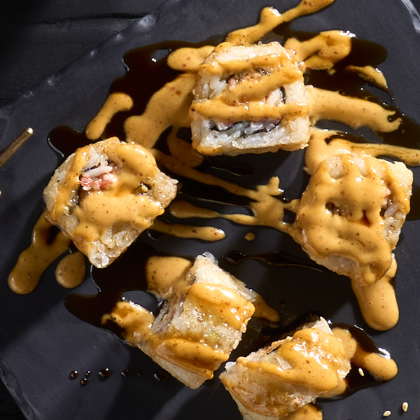 Sushi con salmón con salsa Tampico | P. F. Chang's